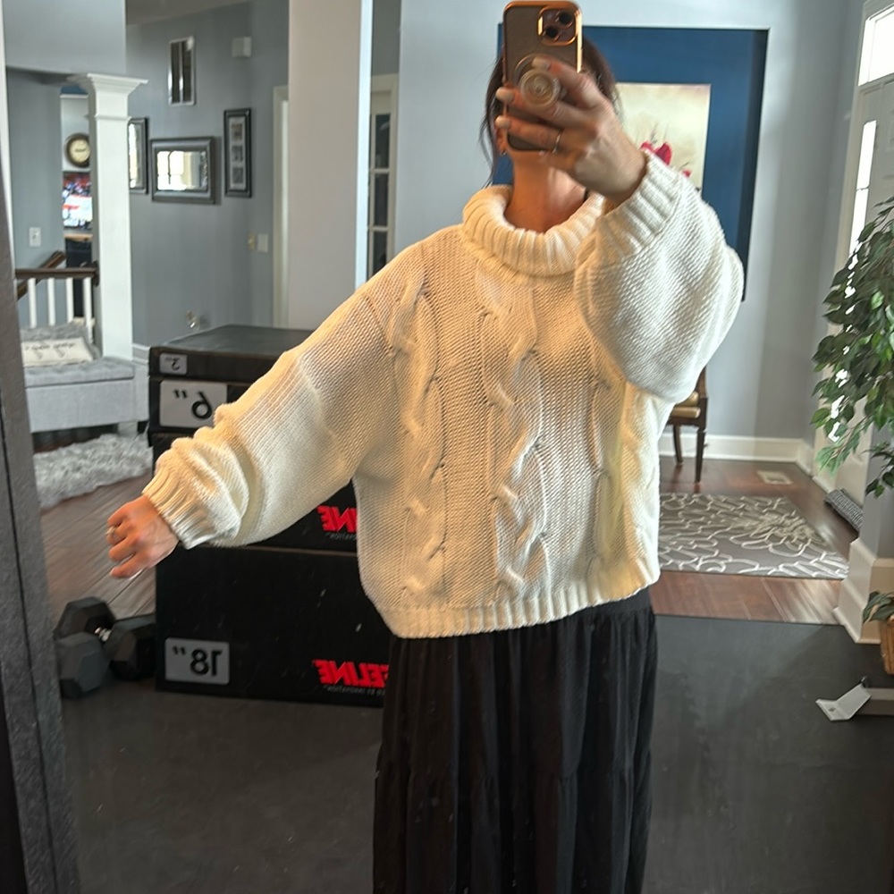 Oversized cream sweater. Baggy sleeves, very comfortable